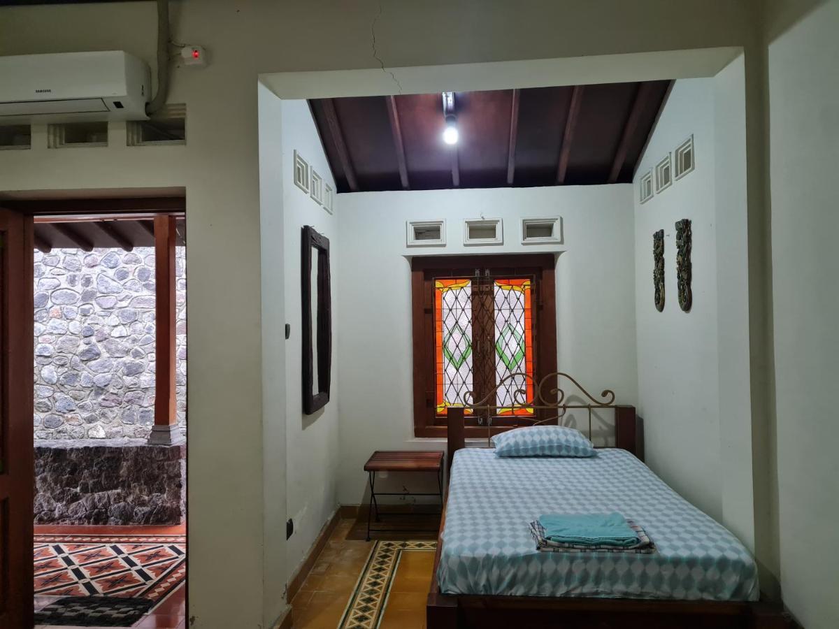 Omah Pitoe Yogya Homestay يوغياكارتا المظهر الخارجي الصورة