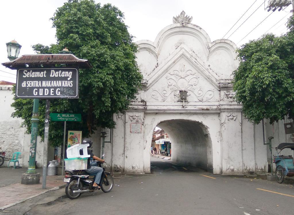 Omah Pitoe Yogya Homestay يوغياكارتا المظهر الخارجي الصورة